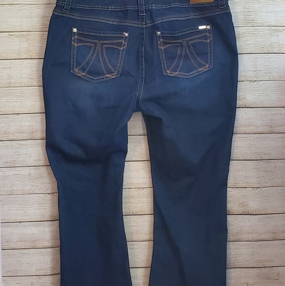 Seven7 - Picture 2 of 3